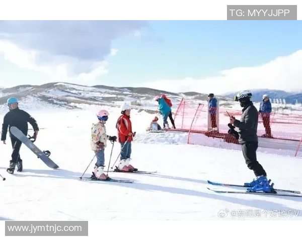 巴彦淖尔:新雪时节开板 点着冬天滑雪热 巴彦淖尔:新雪时节开板 点着冬天滑雪热